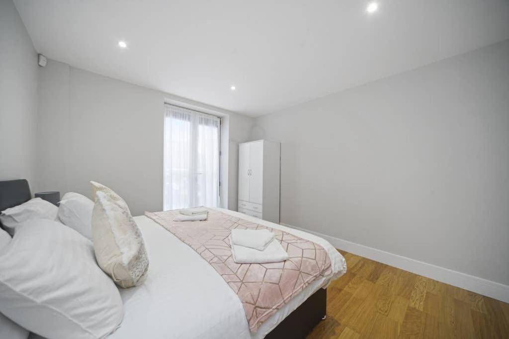 Apartament Flat 3 Bridge House Staines-upon-Thames Zewnętrze zdjęcie