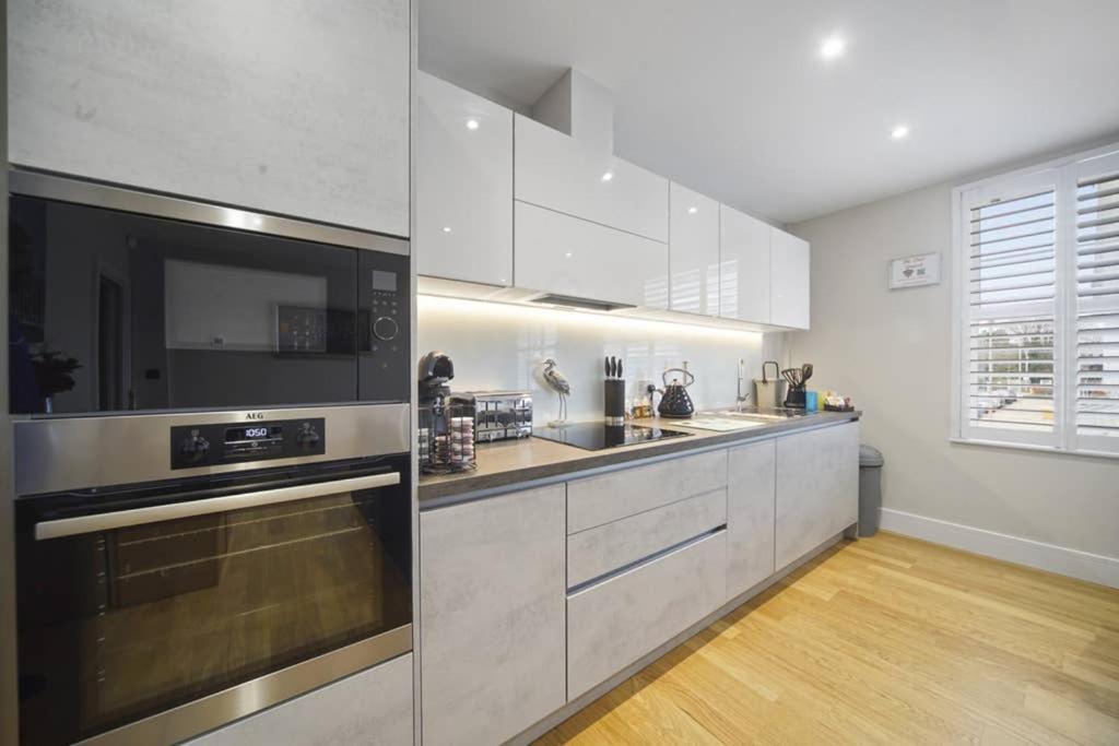 Apartament Flat 3 Bridge House Staines-upon-Thames Zewnętrze zdjęcie