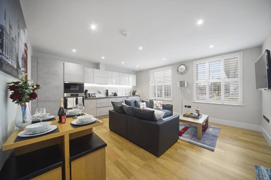 Apartament Flat 3 Bridge House Staines-upon-Thames Zewnętrze zdjęcie