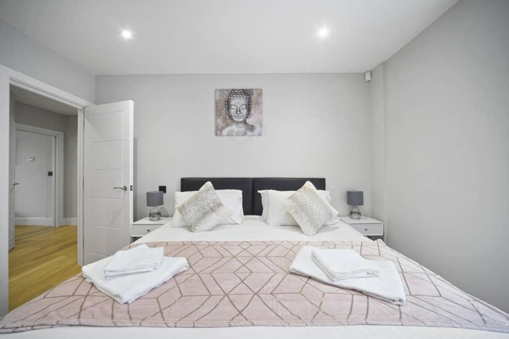 Apartament Flat 3 Bridge House Staines-upon-Thames Zewnętrze zdjęcie