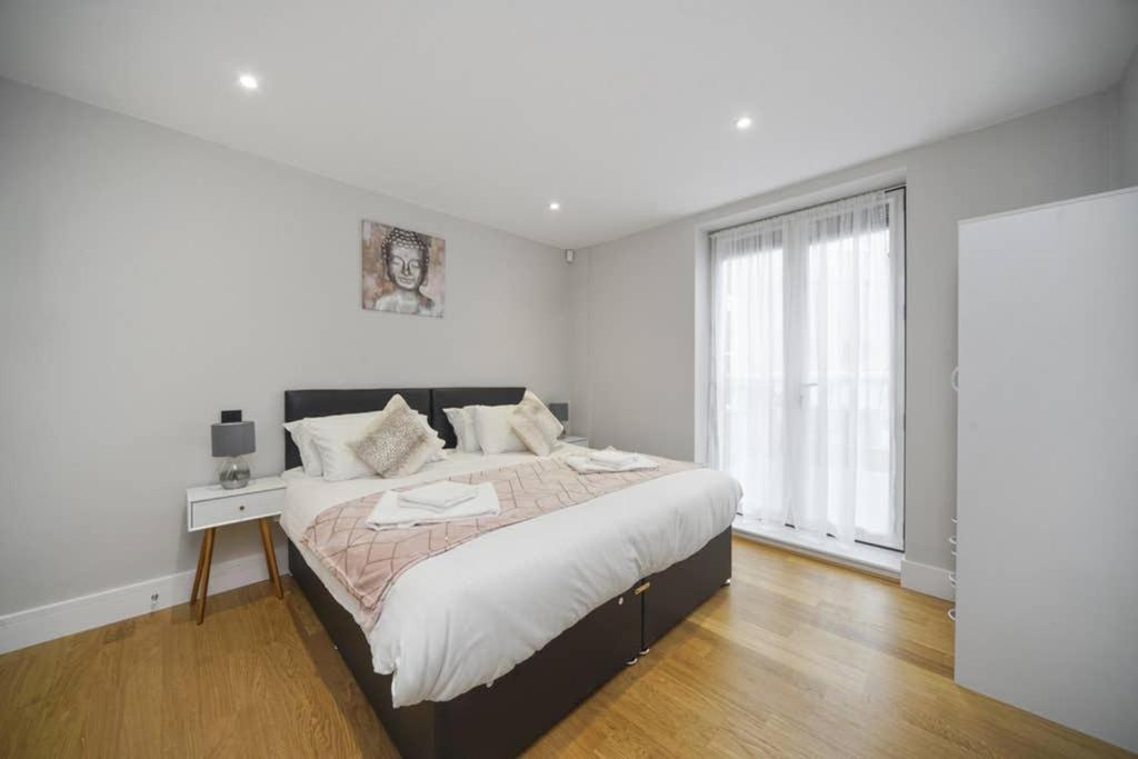 Apartament Flat 3 Bridge House Staines-upon-Thames Zewnętrze zdjęcie