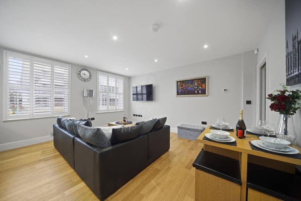 Apartament Flat 3 Bridge House Staines-upon-Thames Zewnętrze zdjęcie