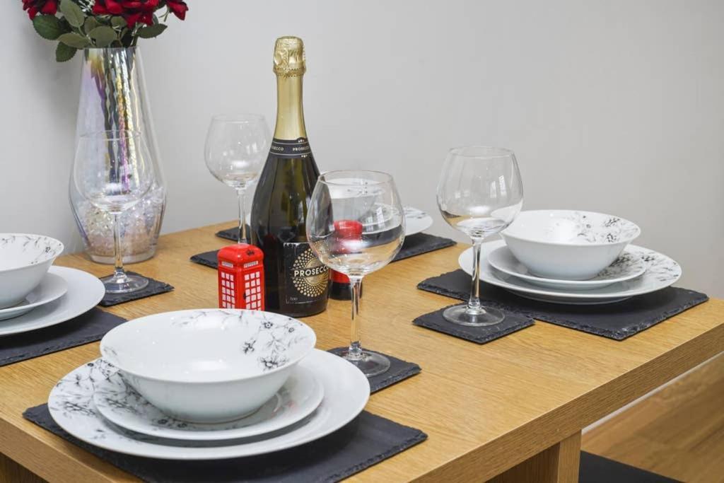 Apartament Flat 3 Bridge House Staines-upon-Thames Zewnętrze zdjęcie